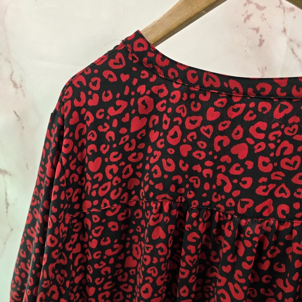 Torrid Shirt Womens 5 5X Red Black Blouse Heart Button Up Harper Leopard Cheetah - Picture 6 of 13